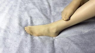 Secretary in nylon pantyhose loves her long legs