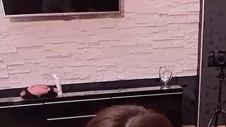 La bocca di Valentina Lapiedra non si ferma mai!