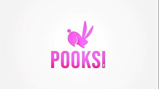 Bubble Ass Charlie Plays With Herself By Fucking That Long