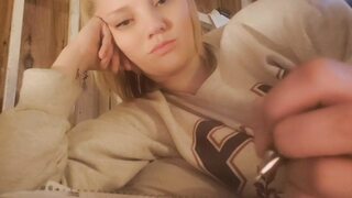 Vea Chevelle tries inflatable dildo