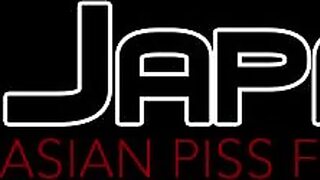 Asian Babes' Intimate浴室 Show & Urination Compilation