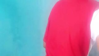 Street girl cleans while I masturbate watching her butt🍑