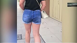 Quick sex for money at Christmas: On the street, a lady is caught and agrees to have sex in exchange for cash to buy Christmas gifts.