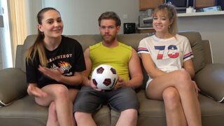 A lucky guy gets both girls to suck him off