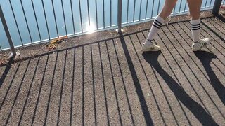 AMATEUR ITALIAN OUTDOOR SQUIRT - Professoressa beccata mentre squirta all'aperto (dialoghi italiani) (Lena Paul)