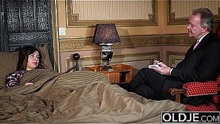 Young lasy gets slammed by old dude