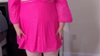 Big ass mature granny in pink dress flashing and showing her sexy panties for the camera - jerk off