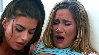 Teen just made her busty milf squirt