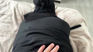 Arab cleaning lady arouses client with her tight pussy without panties