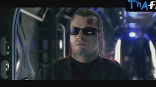 Milla Jovovich Sexy Scene in Resident Evil: Afterlife