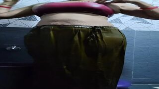 Tamil Desi beautiful taking bath New viral video