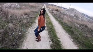 Beautiful Sugar Babe Tight Jeans Teasing and Kinky MILF Games