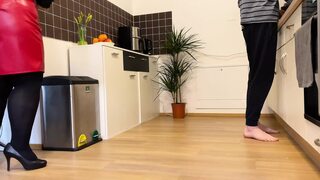 Sexy MIL eats son-in-law's cum in the pantyhose-filled kitchen