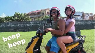 CULIONEROS - We Find Latin Babe Juliana On A Scooter