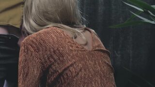 Blonde housewife sucks cock🍆 like a pro