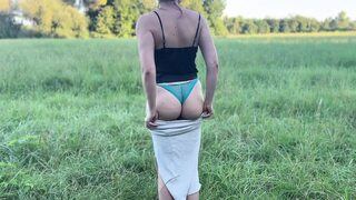 Wild outdoor ass🍑-play leads to explosive cum-shot on buttocks